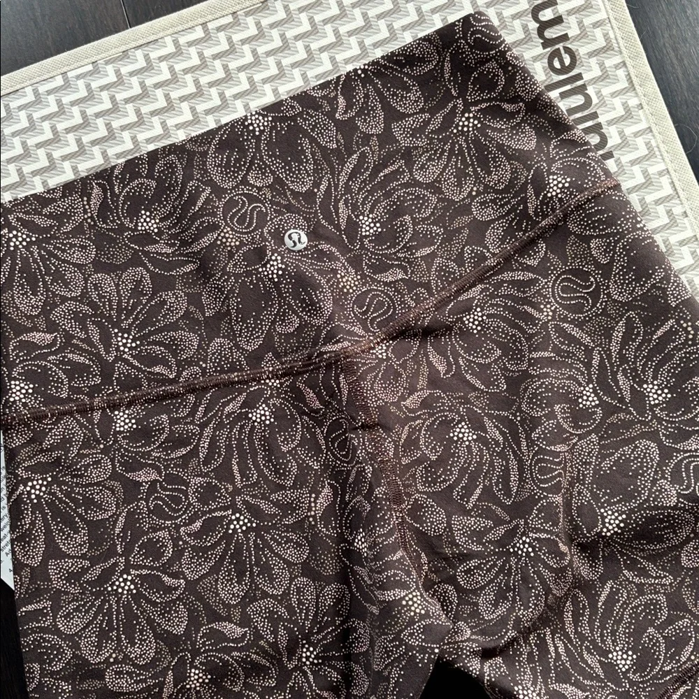 LULULEMON ALIGN HR SHORTS 6” in DOTTED MAGNOLIA PINK MULTI SZ 4, 8 NWT - Picture 4 of 10